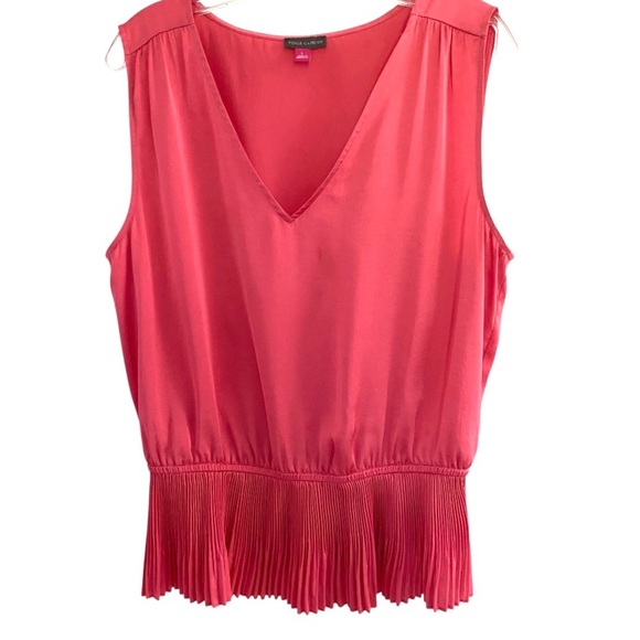 Vince Camuto Women's Sleeveless Pleated Peplum Blouse with V-neck Large - Picture 1 of 6